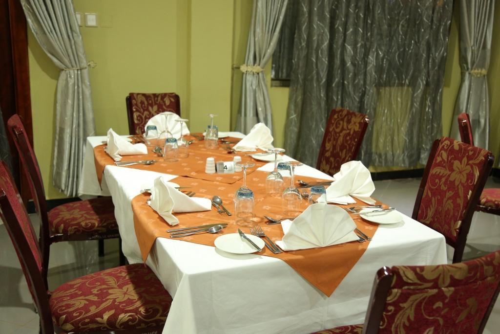La Grande Hotel Kampala Exterior foto